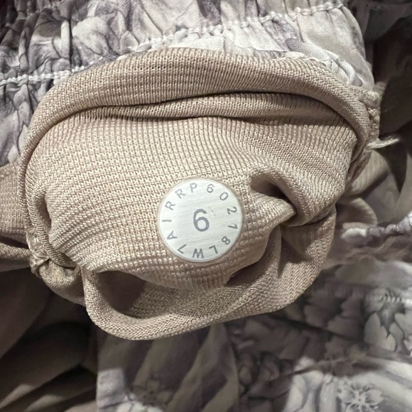 Size 6 Lululemon 4” hotty hot shorts - Picture 2 of 2